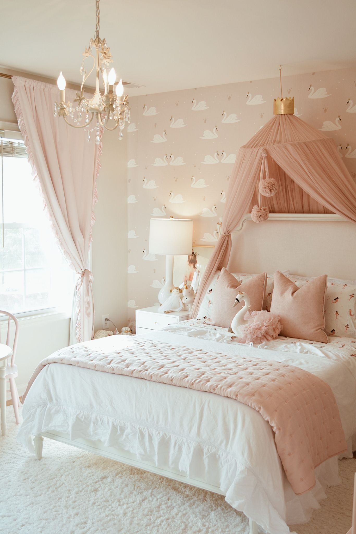 phòng ngủ công chúa cho bé gái màu hồng