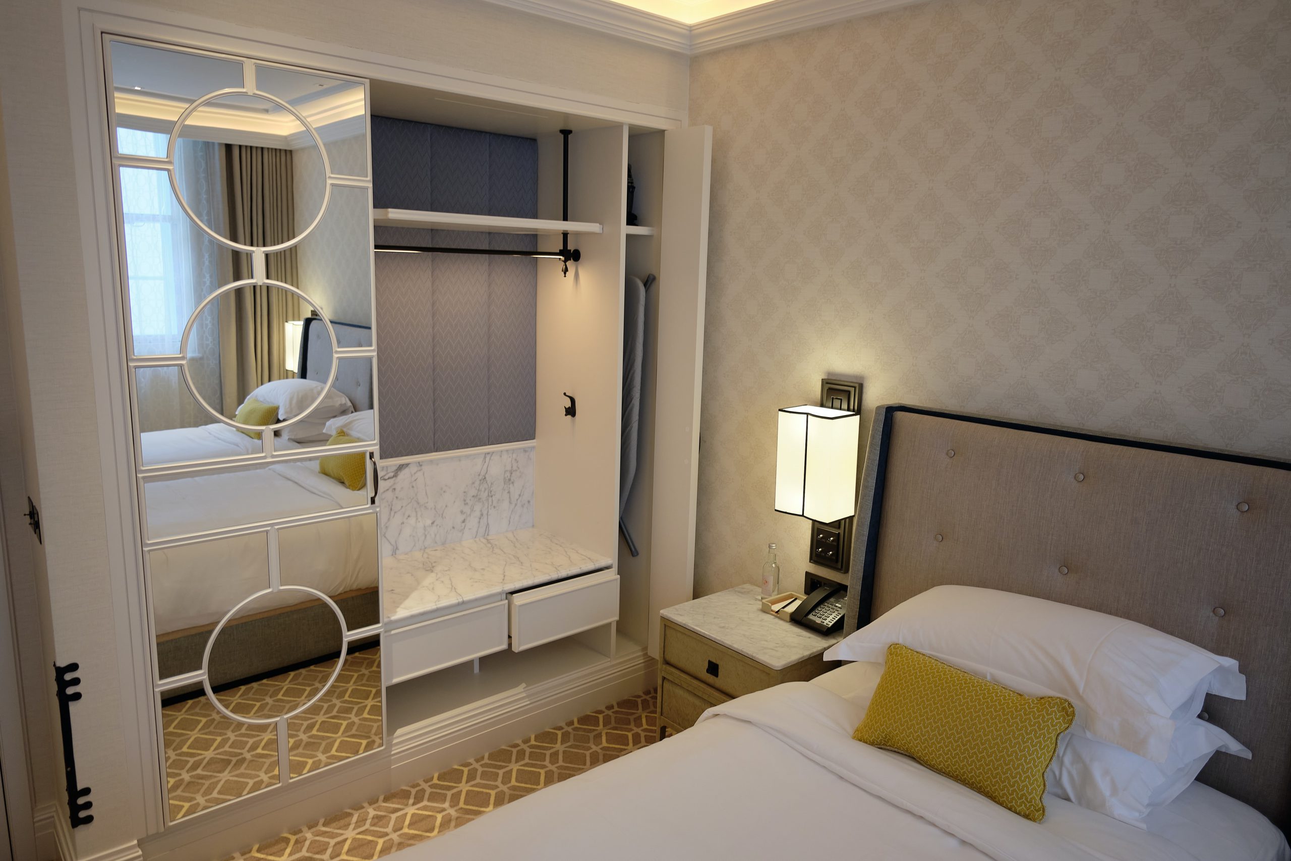Mẹo thiết kế phòng ngủ nhỏ đẹp 20 xu hướng thiết kế nội thất phòng ngủ  nhỏ năm 2023  Nội Thất Hòa Phát