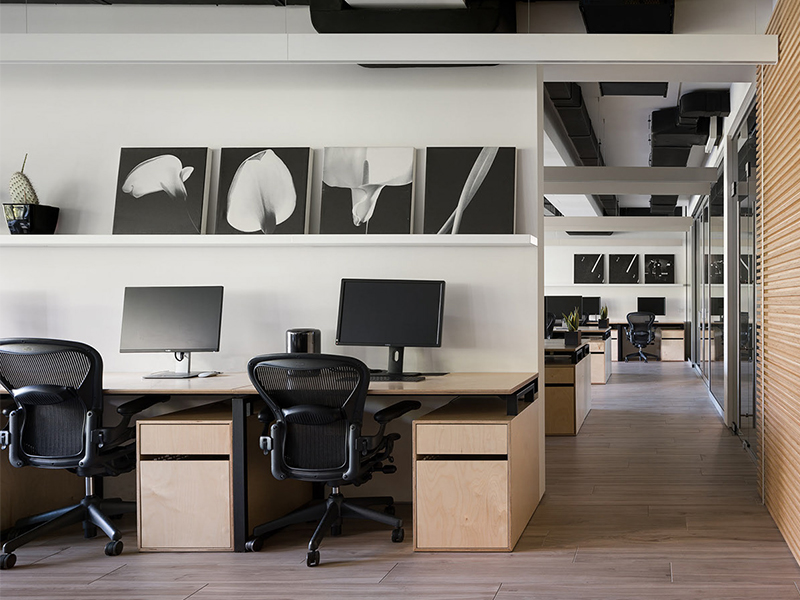 thiết kế nội thất văn phòng phong cách tối giản